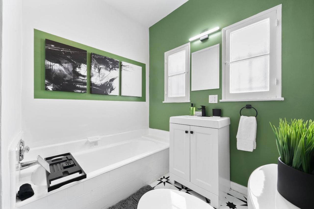 Beverly Hills Stylish & Central 1 Bedroom Apt + Parking Los Angeles Exteriör bild